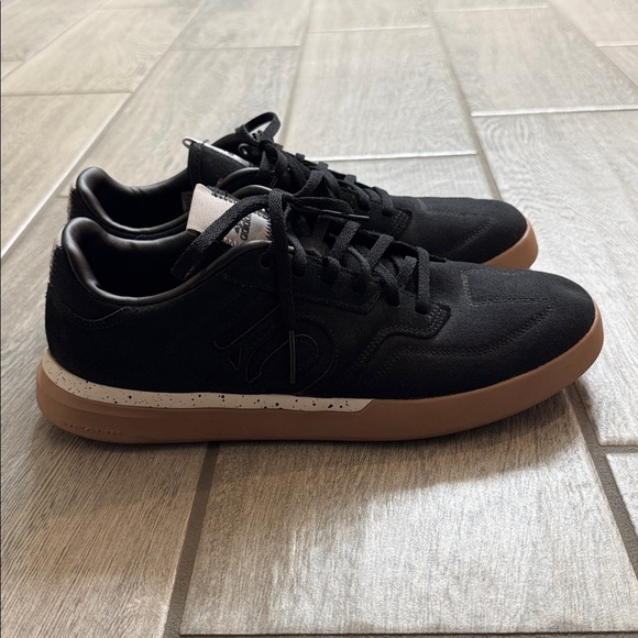 Five Ten 5 10 Adidas Sleuth Mountain Bike Shoes Casual MTB Black/White/Gum - Picture 2 of 14